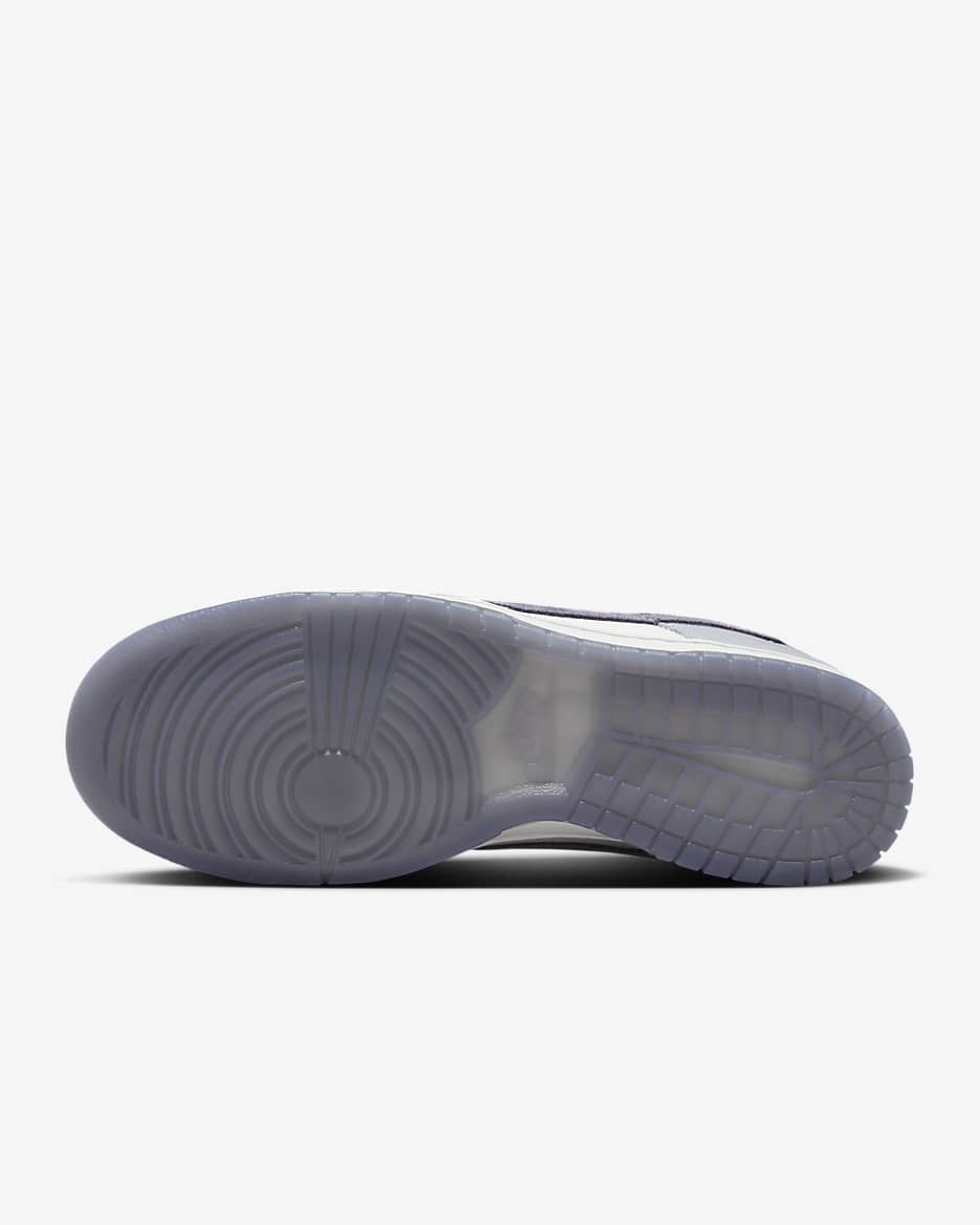 Nike Dunk Low Retro SE Men's Shoes - White/Platinum Tint/Pure Platinum/Light Carbon