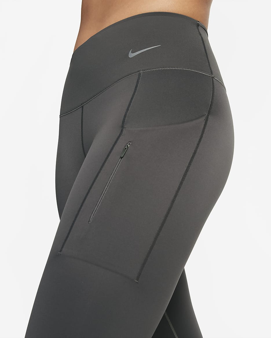 Leggings cortos de tiro medio y sujeción firme con bolsillos para mujer Nike Go - Ceniza medio/Negro