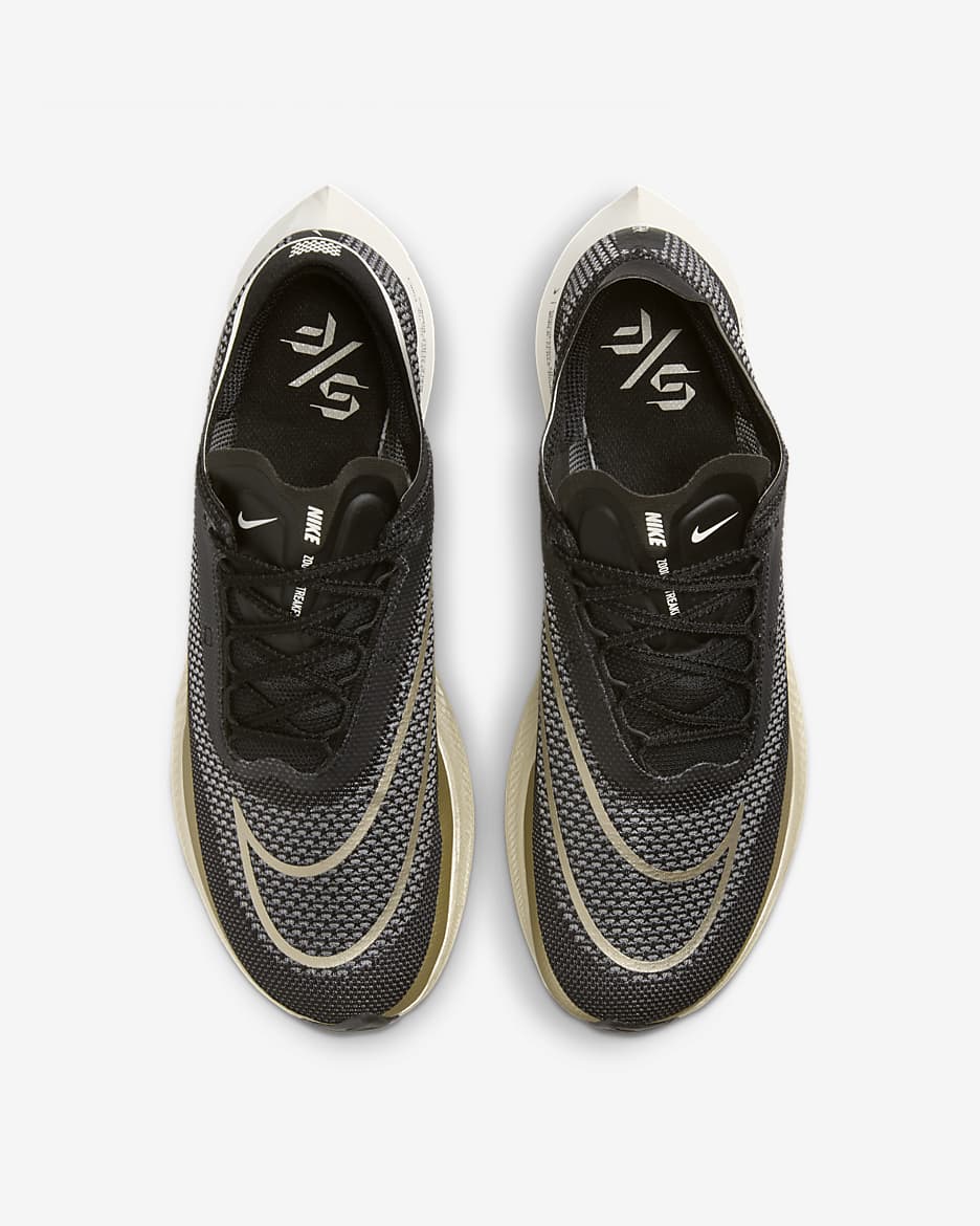 Tenis de carrera en carretera Nike Streakfly - Negro/Blanco/Vela/Oro metalizado con textura