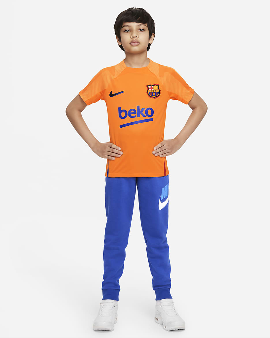 F.C. Barcelona Strike Older Kids' Nike Dri-FIT Short-Sleeve Football Top - Vivid Orange/University Red/Black