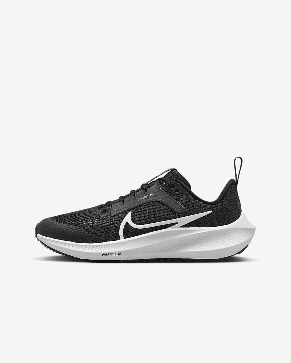 Nike Air Zoom Pegasus 40 大童路跑鞋 - 黑色/Iron Grey/白色