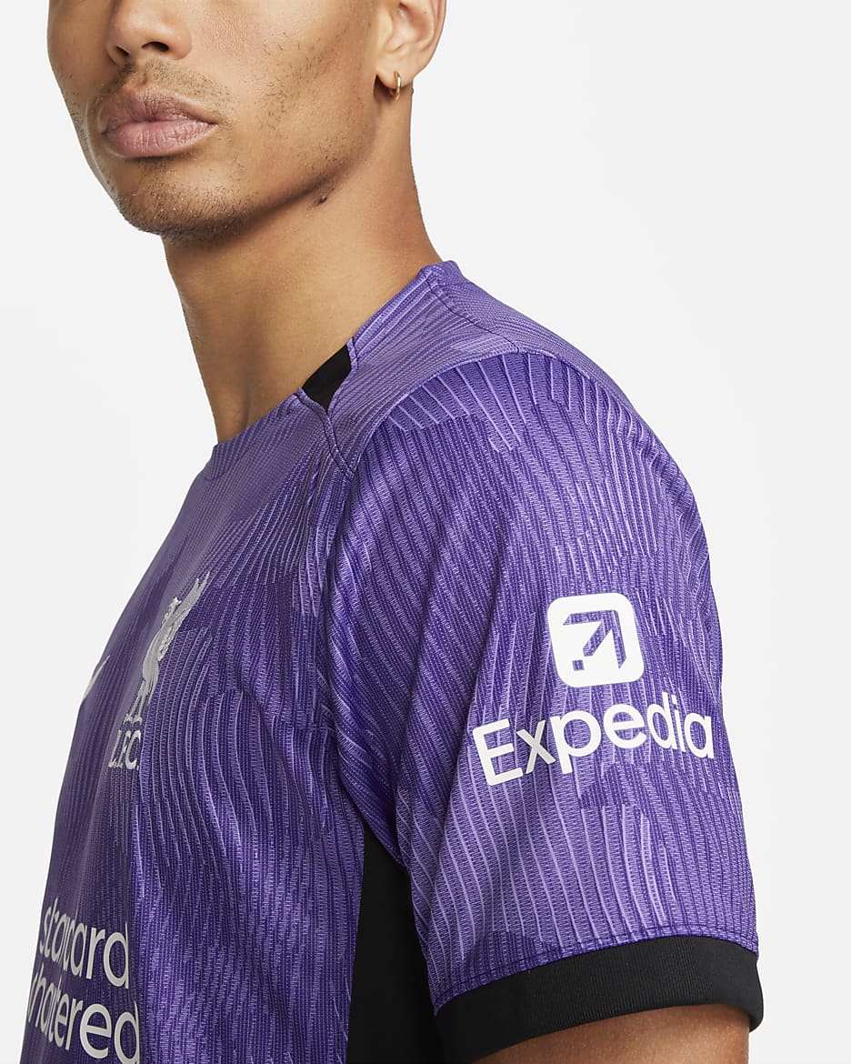 Liverpool FC 2023/24 Stadyum Üçüncü Nike Dri-FIT Erkek Futbol Forması - Space Purple/Beyaz