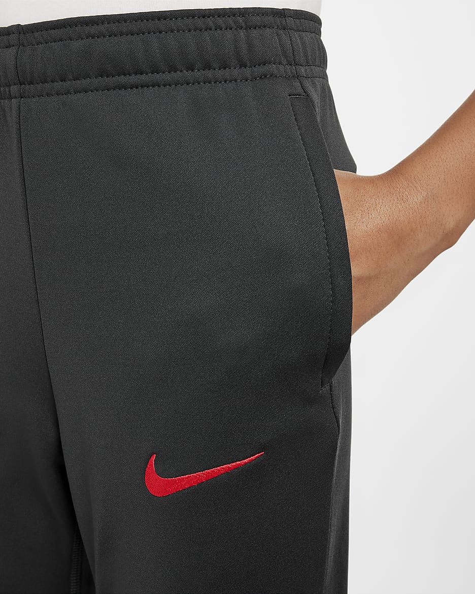 Ποδοσφαιρική πλεκτή φόρμα Λίβερπουλ Nike Dri-FIT Academy Pro για μεγάλα παιδιά - Light Smoke Grey/Dark Smoke Grey/Chrome Yellow/Global Red