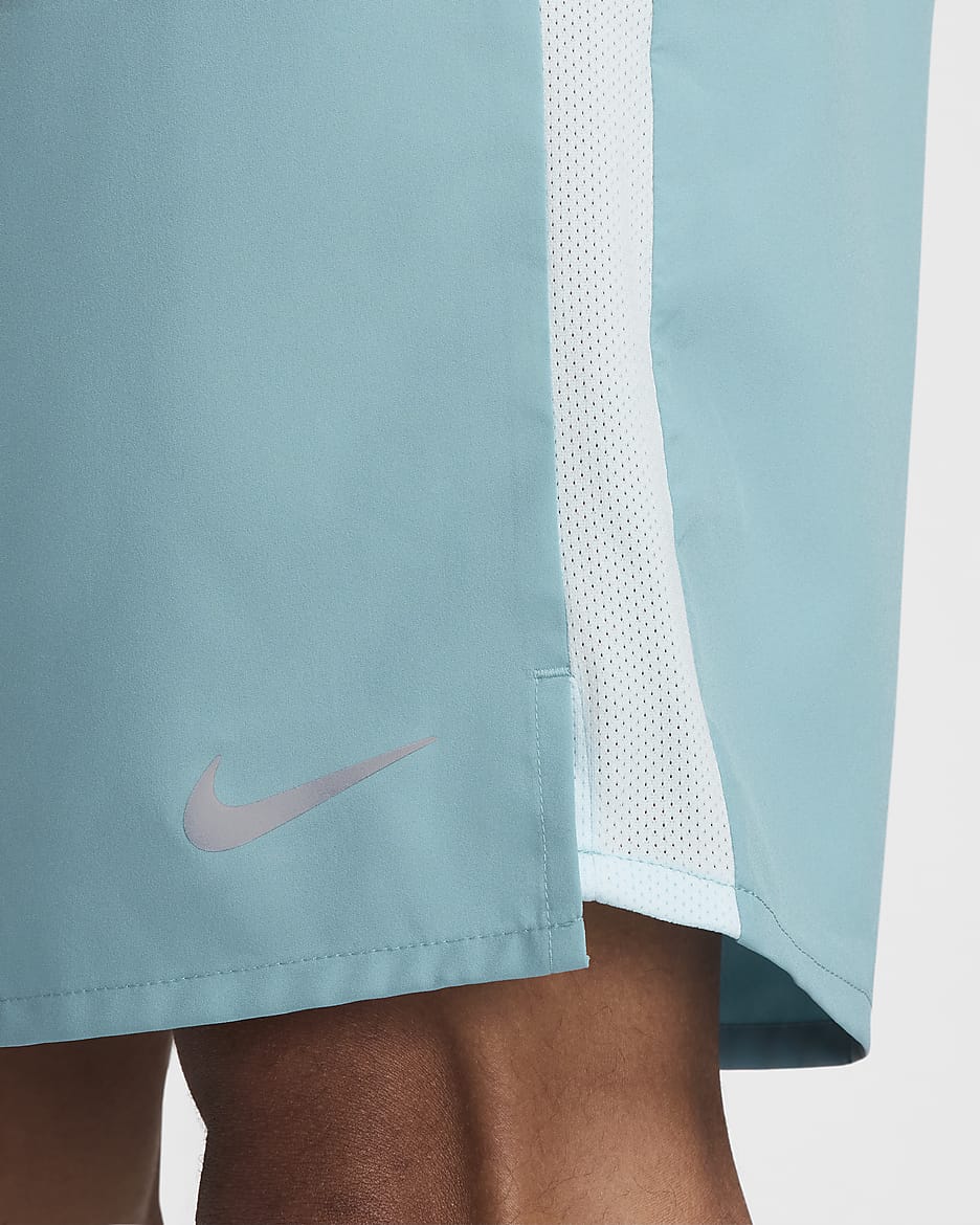 Nike Challenger Dri-FIT 23 cm-es, bélés nélküli, sokoldalú férfi rövidnadrág - Denim Turquoise/Glacier Blue/Fekete