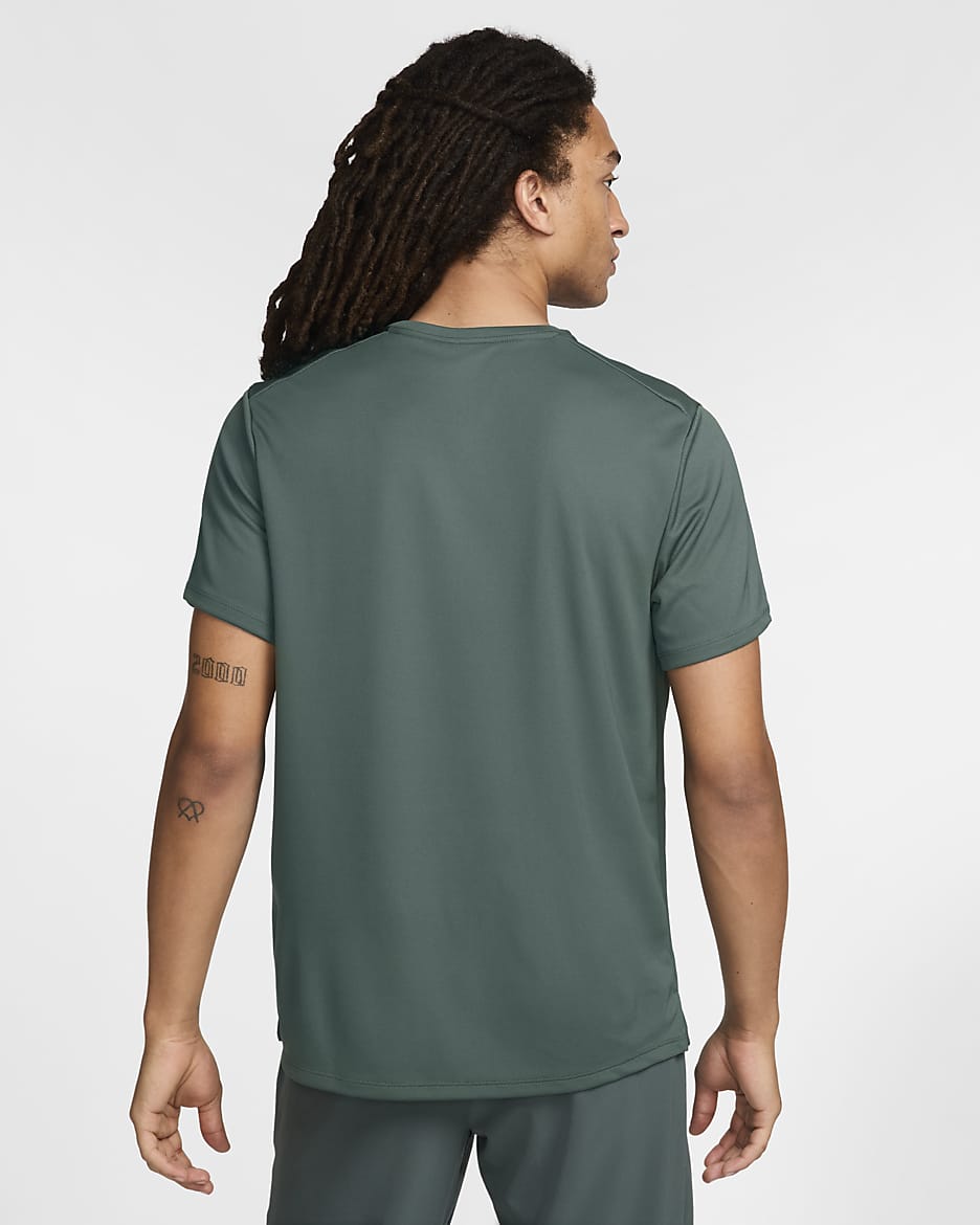 Nike Miler UV hardlooptop met korte mouwen en Dri-FIT voor heren - Vintage Green