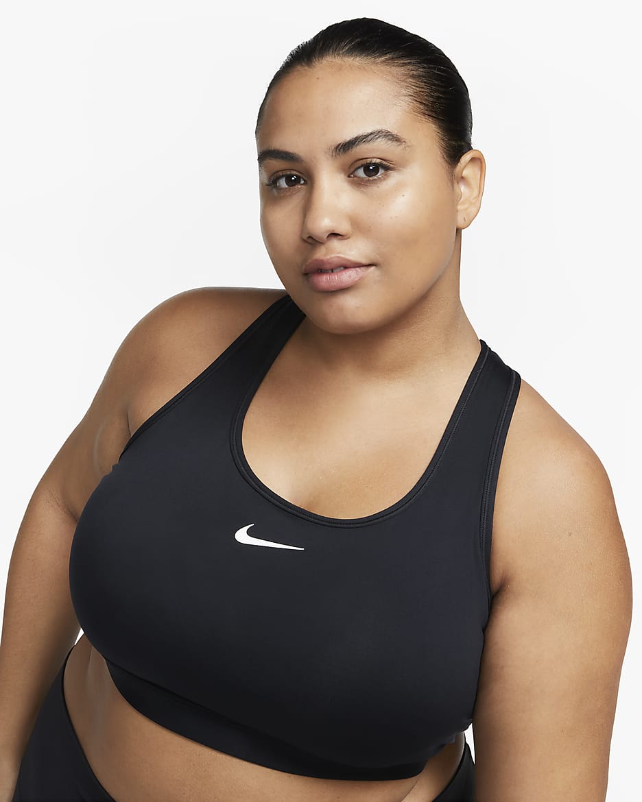 สปอร์ตบราผู้หญิงเสริมฟองน้ำ Nike Swoosh Medium Support (พลัสไซส์) - ดำ/ขาว