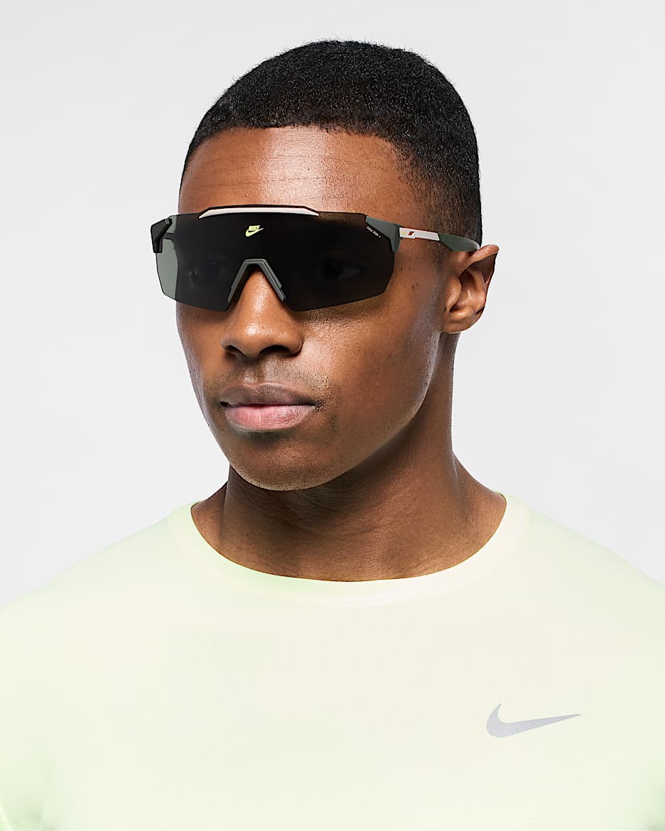 Nike Limitless Shield zonnebril - Sequoia/Volt
