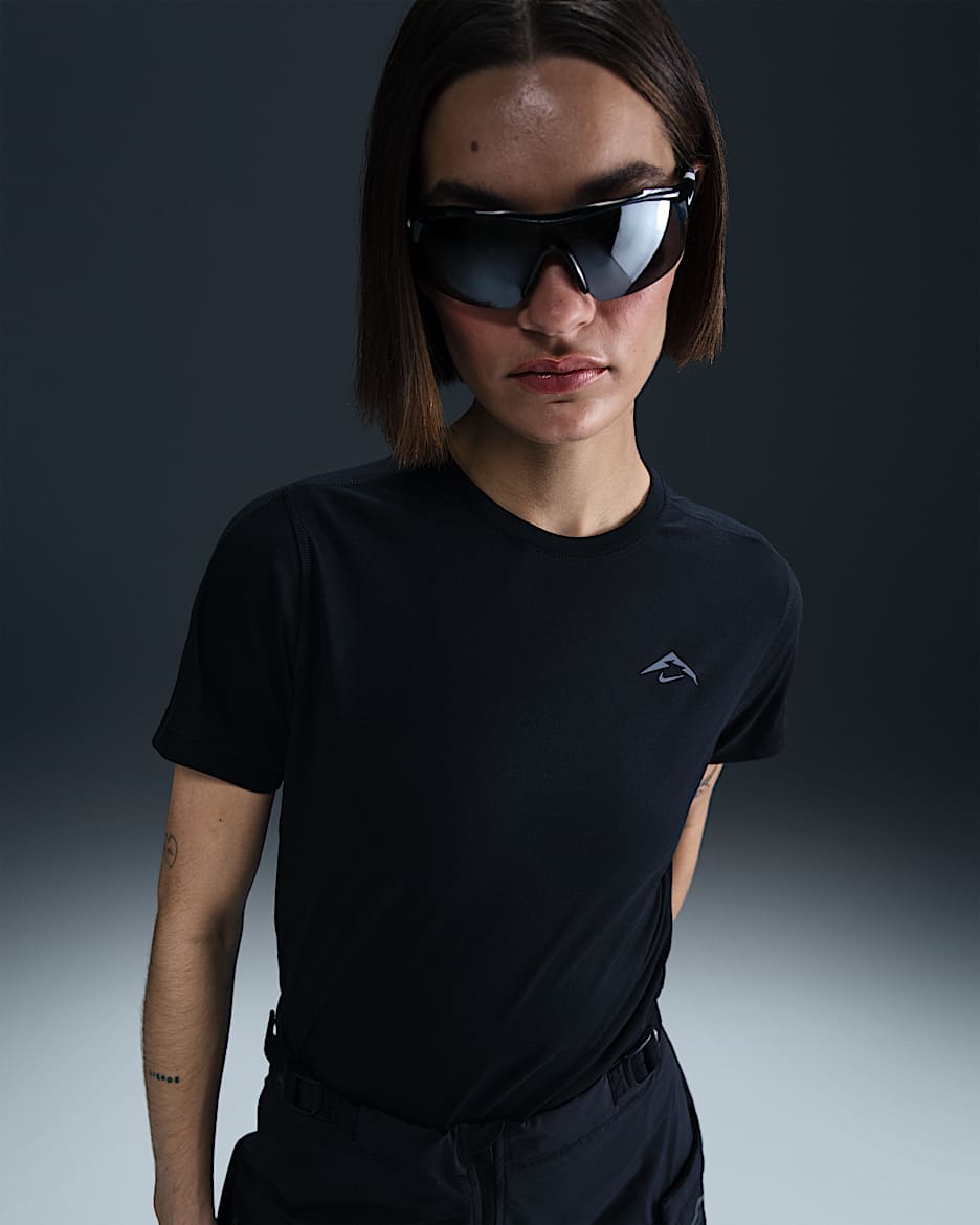 Nike Trail Dri-FIT kortermet løpeoverdel til dame - Svart/Svart/Hvit/Svart