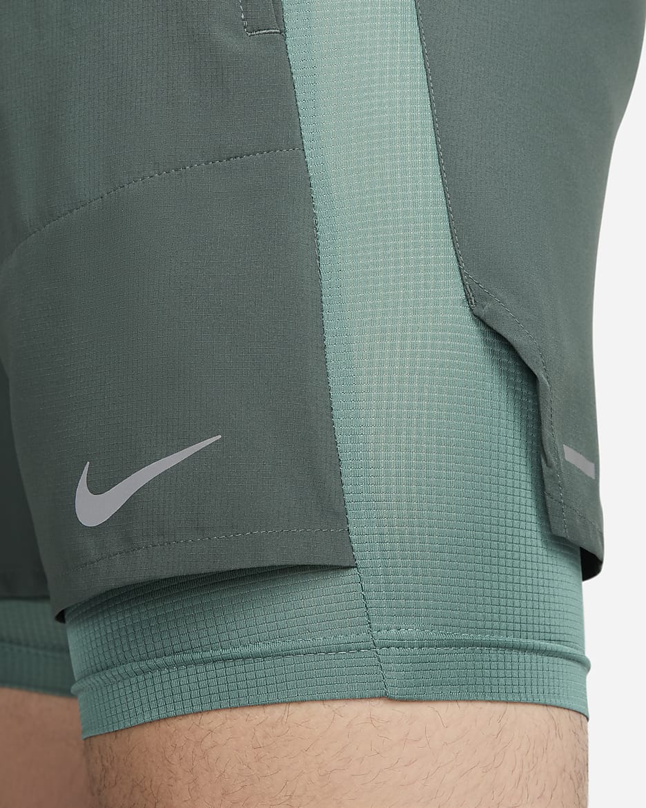 Nike Stride Dri-FIT 13 cm-es férfi hibrid futórövidnadrág - Vintage Green/Bicoastal/Fekete