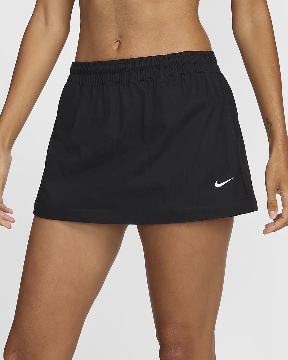 Nike Sportswear Essential geweven midi-cargorok met halfhoge taille voor dames - Zwart/Wit