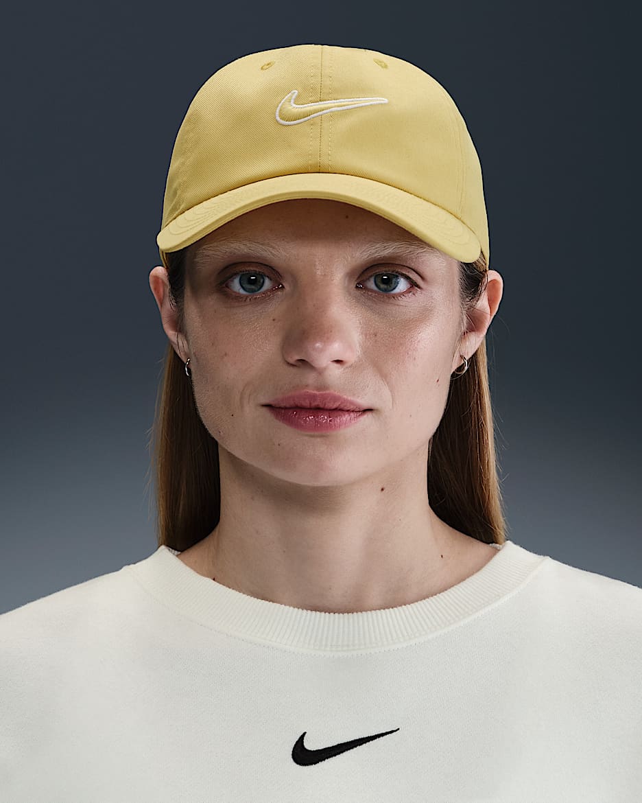 Gorra Swoosh desestructurada Nike Club - Oro Saturno/Oro Saturno