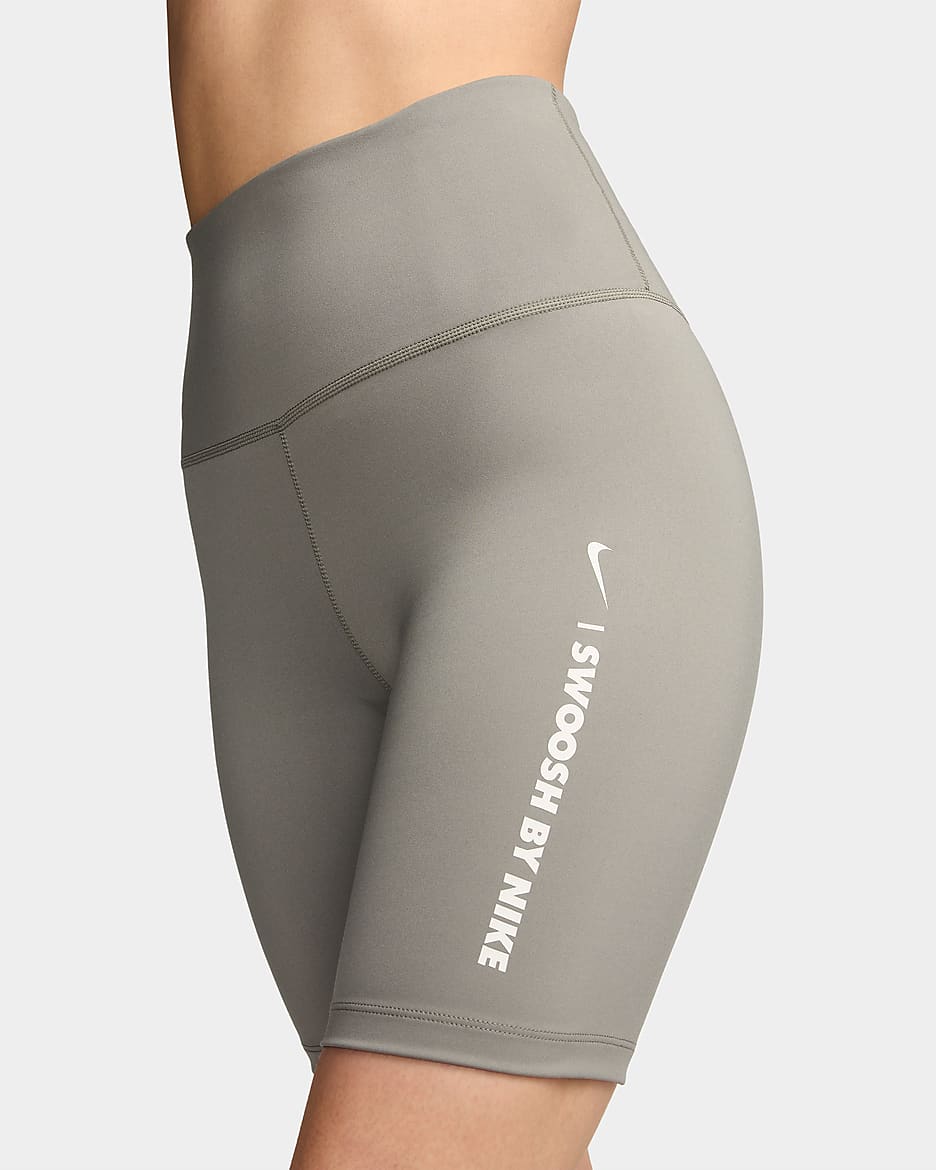 Højtaljede Nike One-cykelshorts (18 cm) til kvinder - Dark Stucco/Sail