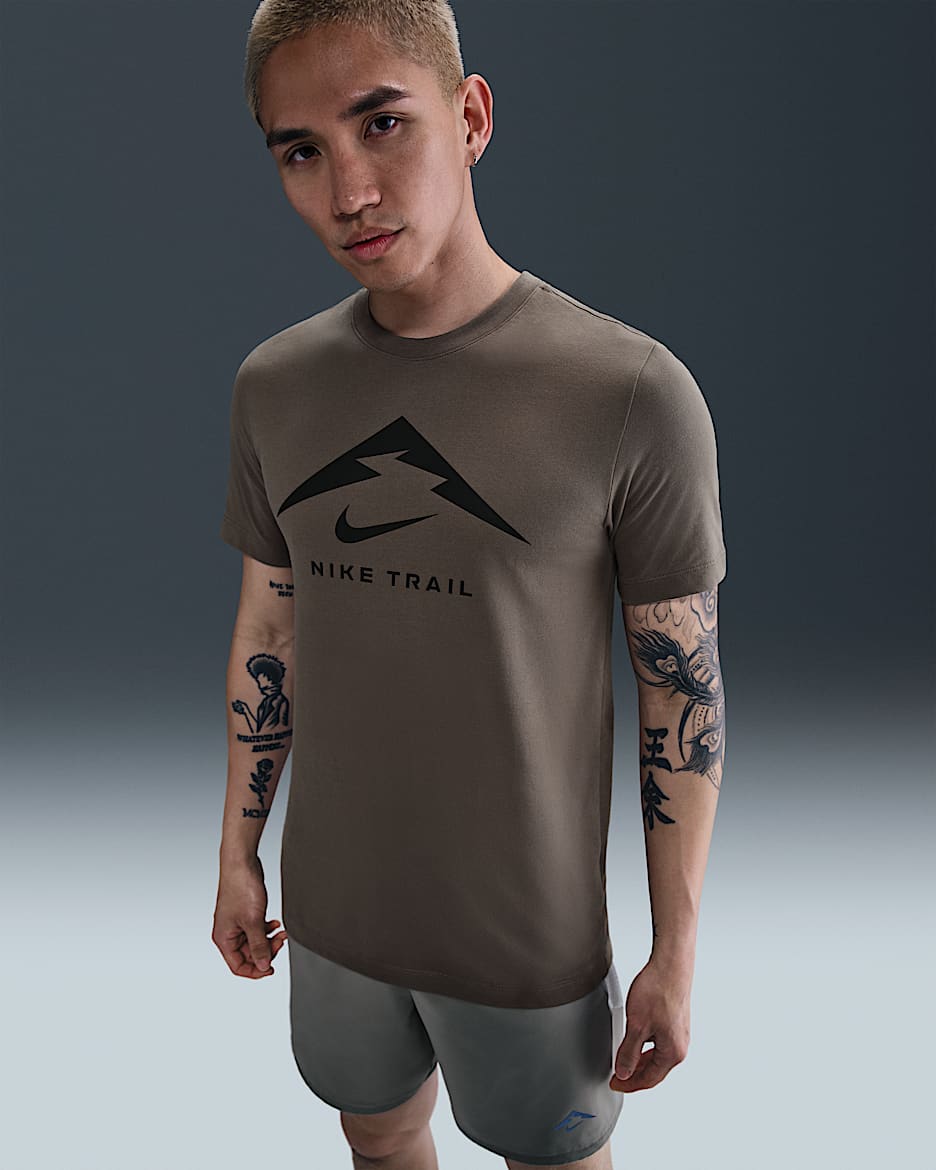 Nike Dri-FIT メンズ トレイル ランニング Tシャツ - ケイブストーン/ブラック