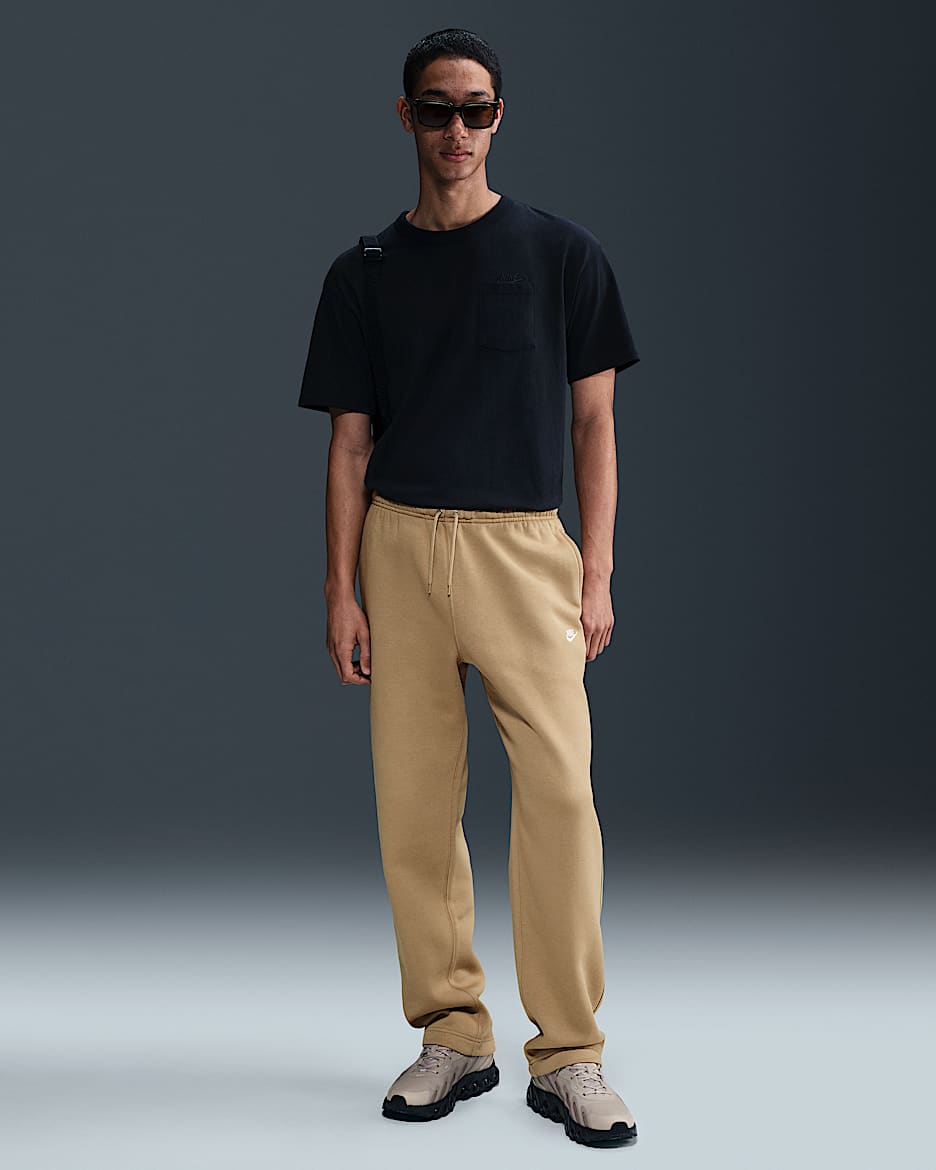 Pants de tejido Fleece con dobladillo abierto para hombre Nike Club - Beige paracaídas/Beige paracaídas/Blanco