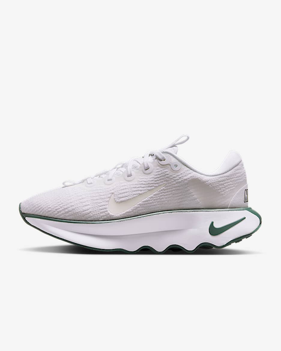 Chaussure de marche Nike Motiva pour femme - Blanc/Summit White/Vintage Green/Blanc