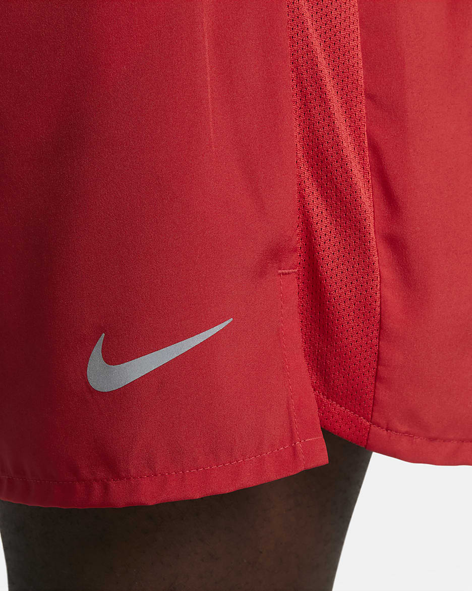 Nike Challenger Dri-FIT fôret løpeshorts til herre (18 cm) - University Red/University Red/Svart