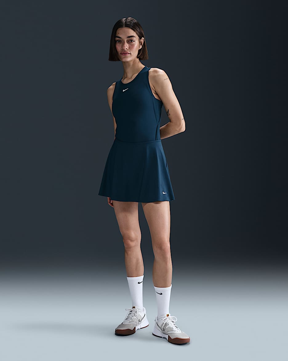 Falda de tenis Dri-FIT corta con volantes para mujer Nike Victory - Azul marino militar/Blanco
