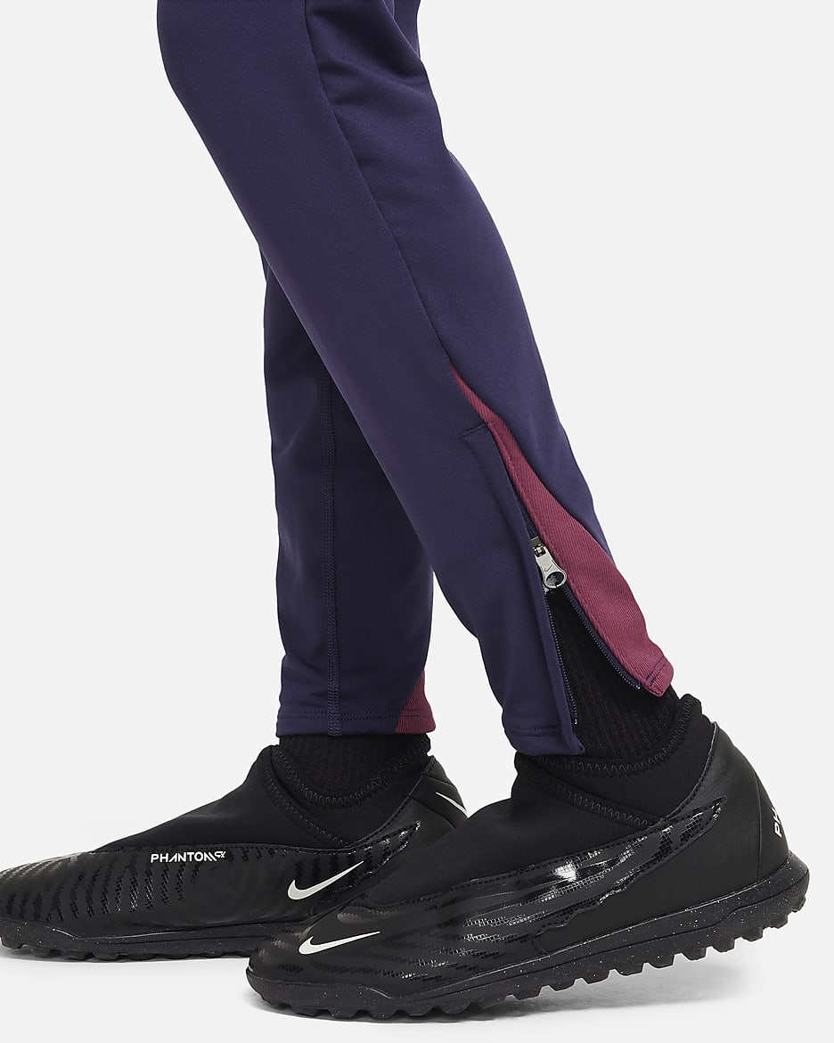 England Strike Strick-Fußballhose mit Nike Dri-FIT-Technologie (ältere Kinder) - Purple Ink/Rosewood/Weiß