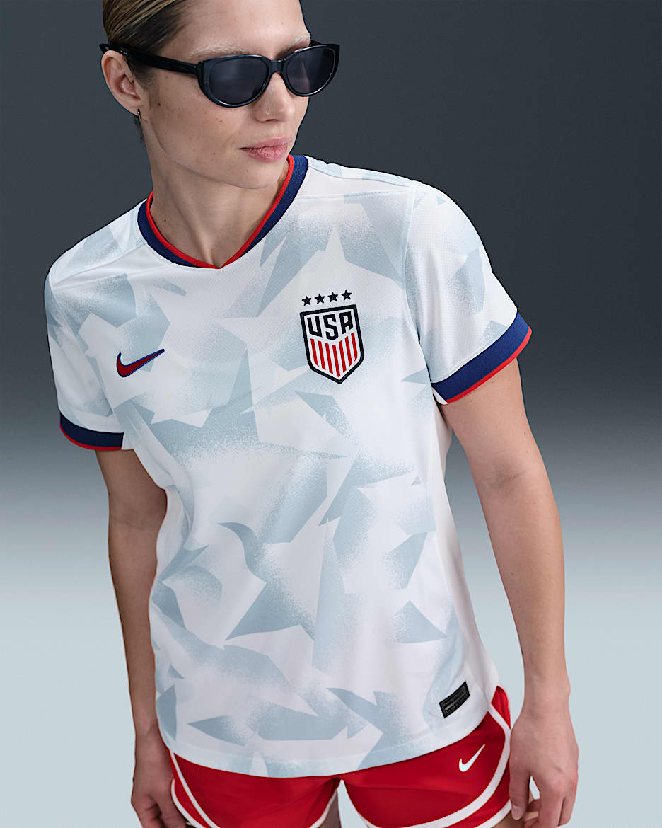 Jersey de fútbol Nike Dri-FIT Replica para mujer USWNT local 2025 Stadium (equipo femenino) - Blanco/Azul enérgico/Rojo reto/Rojo reto