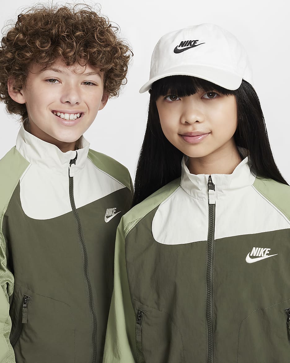 Nike Sportswear Amplify Older Kids' Woven Full-Zip Jacket - Cargo Khaki/Oil Green/Light Bone