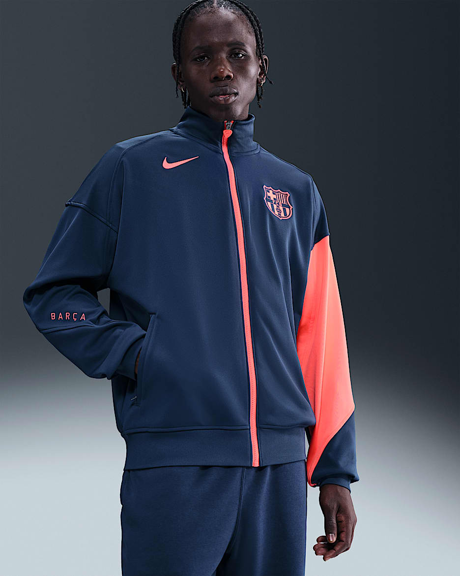 FC Barcelona Academy Pro Third Nike Dri-FIT Total 90 Fußball-Hymnenjacke (Herren) - Midnight Navy/Bright Mango/Bright Mango