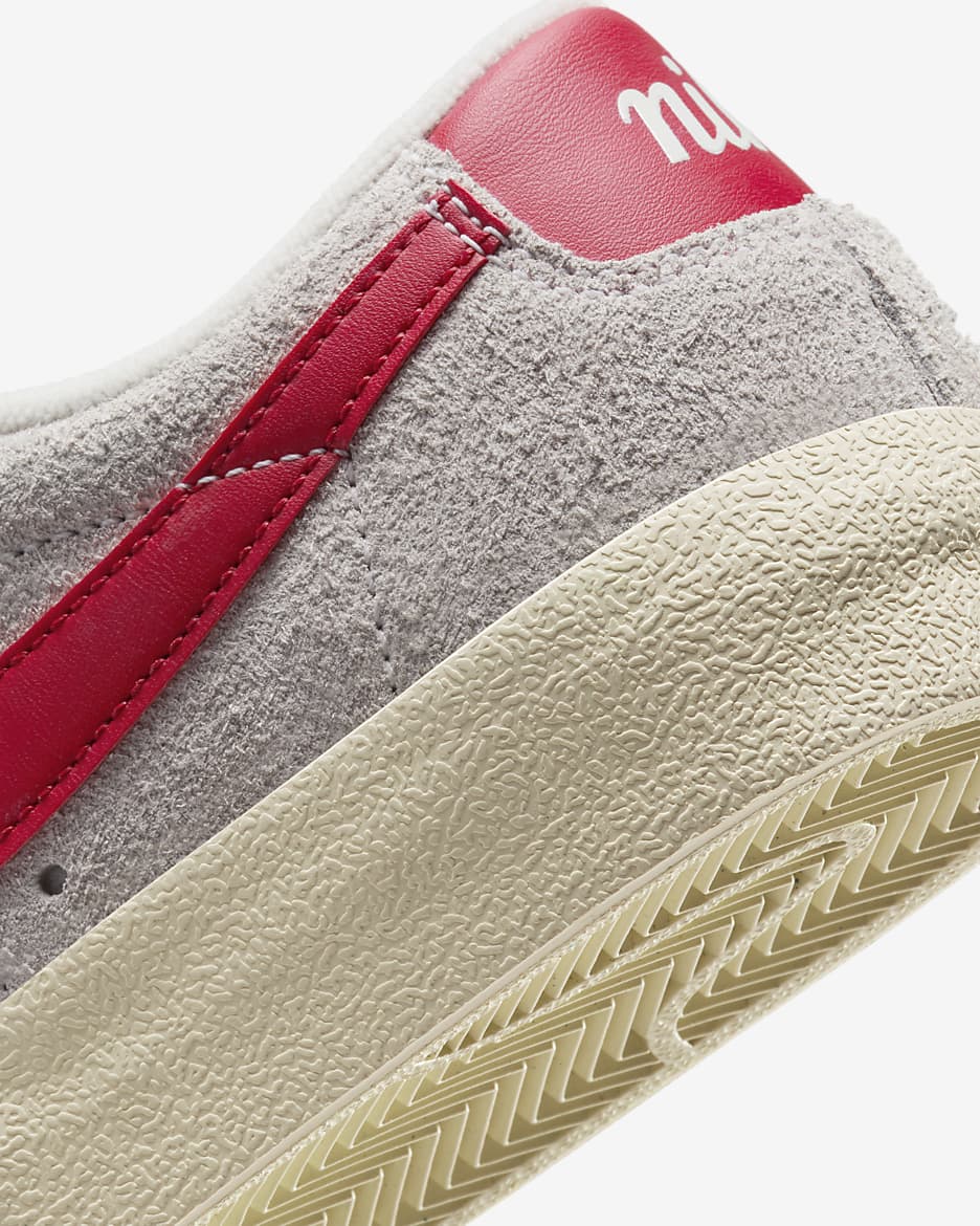 Nike Blazer Low '77 Vintage női cipő - Summit White/Sail/Coconut Milk/Gym Red