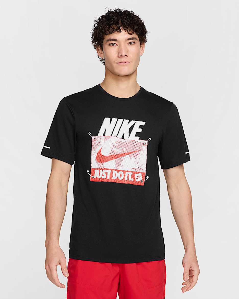 เสื้อวิ่งแขนสั้นผู้ชาย Dri-FIT Nike Rise 365 Run Energy - ดำ/Picante Red