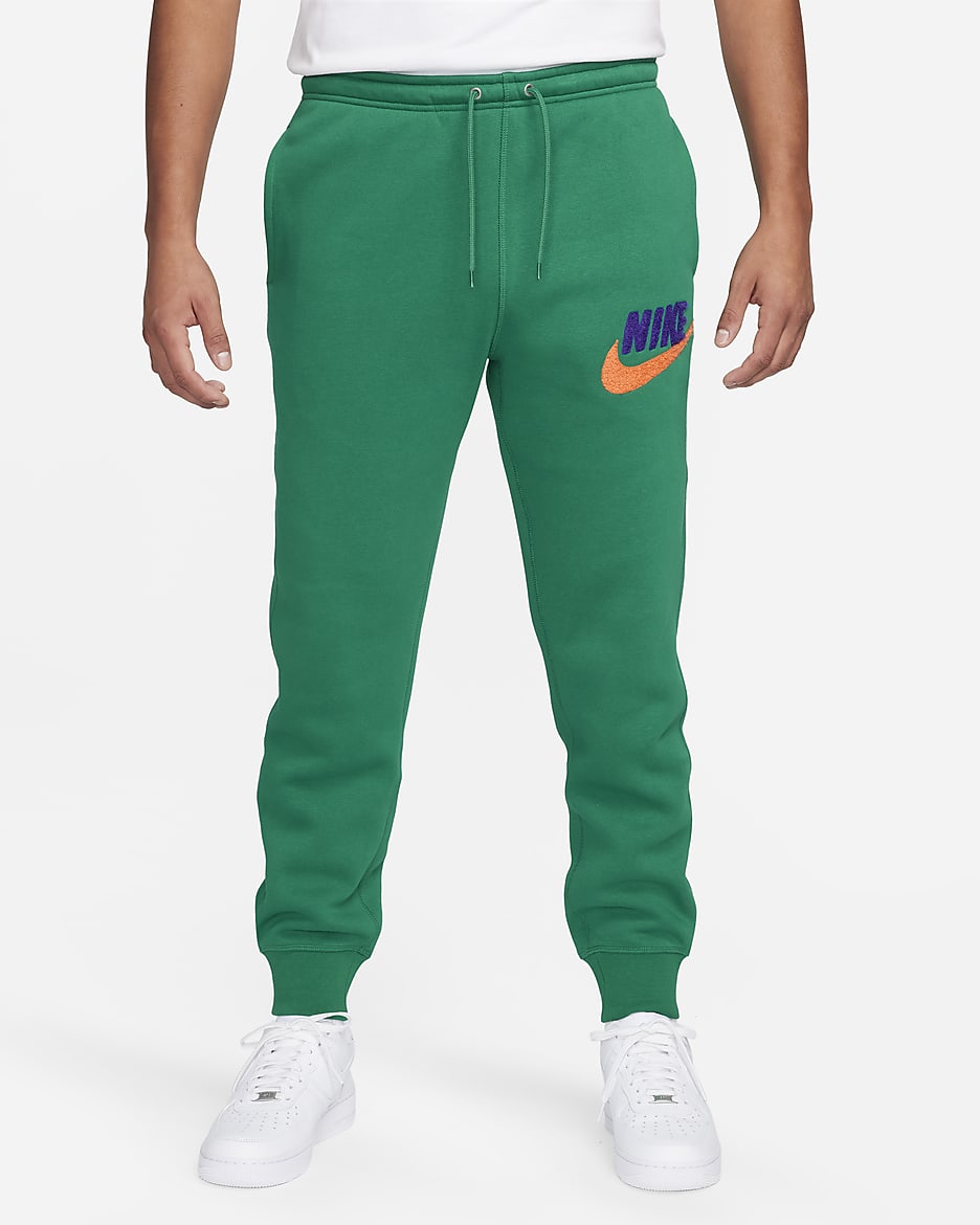 Ανδρικό φλις παντελόνι φόρμας Nike Club Fleece - Malachite/Malachite/Safety Orange