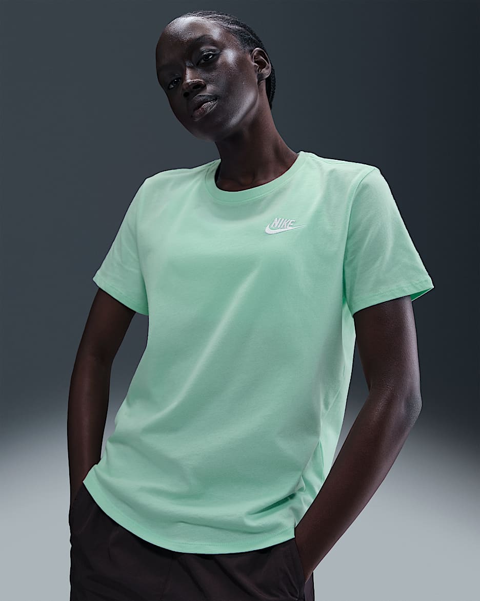 Nike Sportswear Club Essentials Damen-T-Shirt - Mint Foam