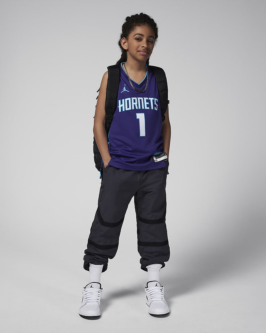 LaMelo Ball Charlotte Hornets Statement Edition Older Kids' Jordan Dri-FIT NBA Swingman Jersey - New Orchid