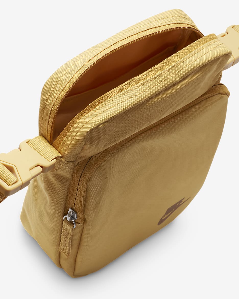 Nike Heritage Cross-Body Bag (4L) - Wheat Gold/Wheat Gold/Ale Brown