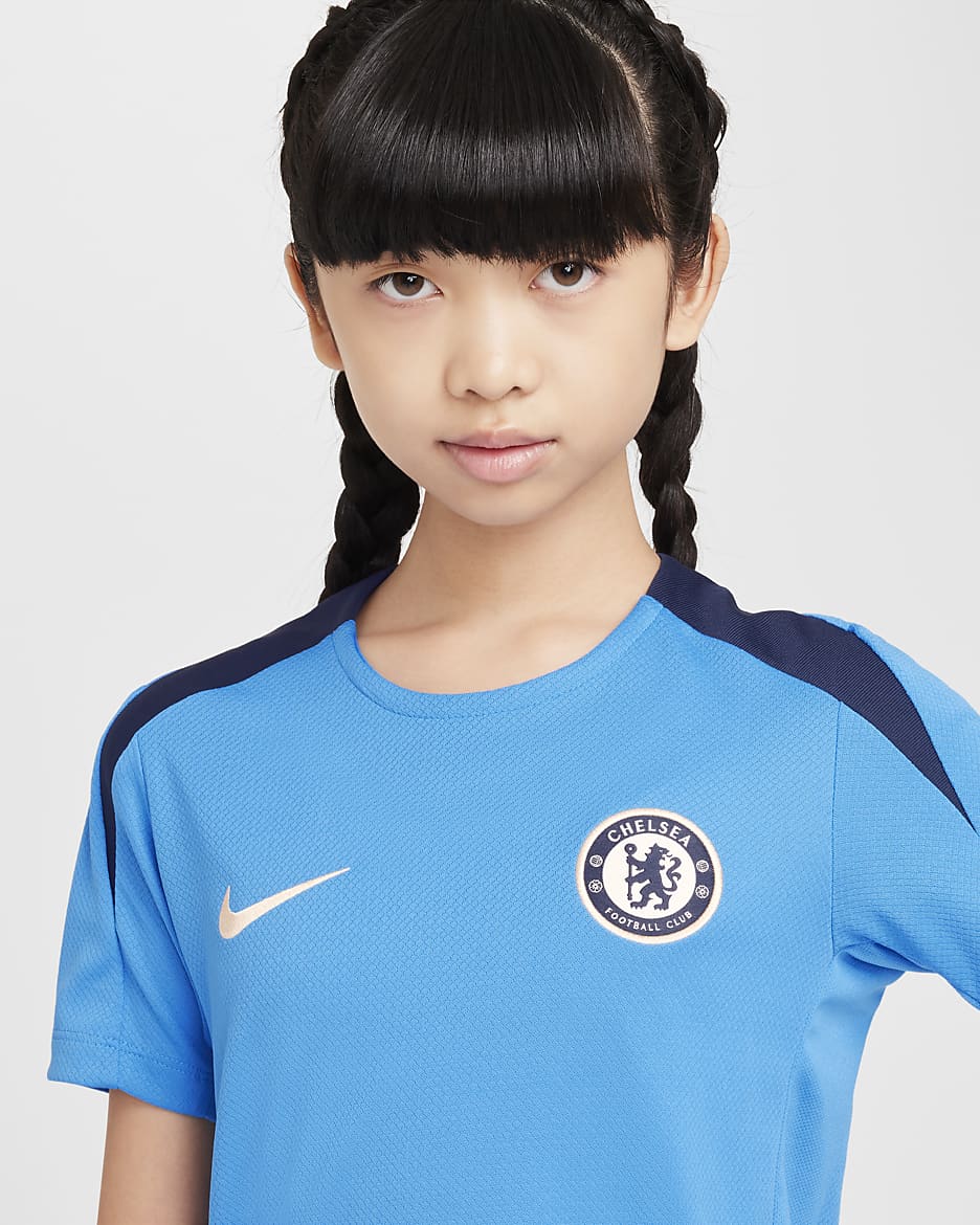 Chelsea F.C. Strike Older Kids' Nike Dri-FIT Football Short-Sleeve Knit Top - Light Photo Blue/Light Photo Blue/Obsidian/Guava Ice