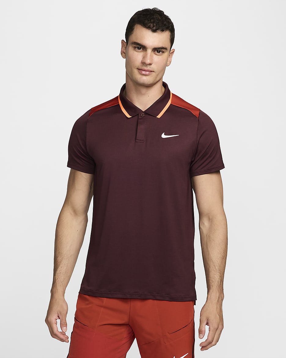 Polo de tenis Dri-FIT para hombre NikeCourt Advantage - Burdeos enérgico/Rojo dragón/Blanco