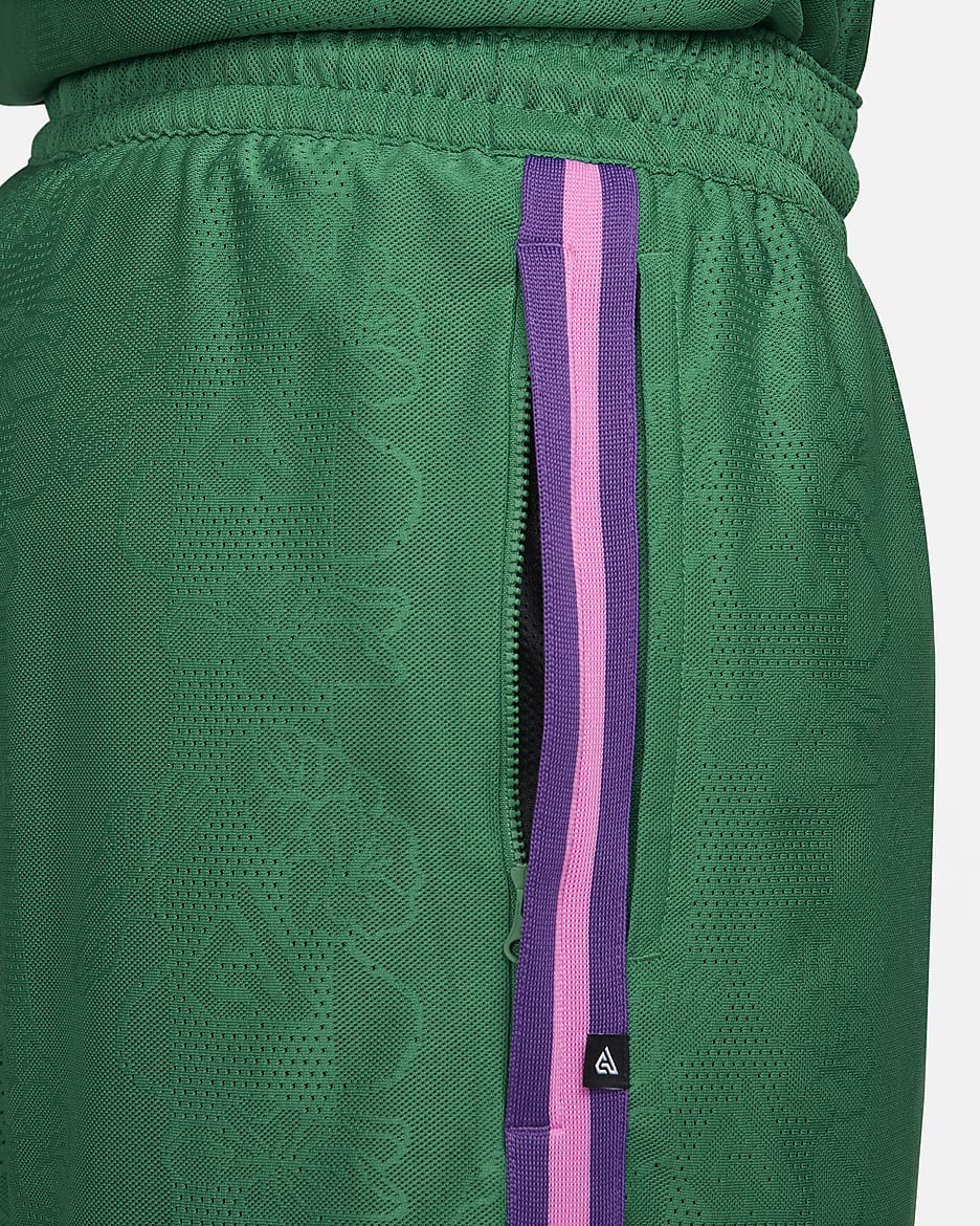 Giannis Pantalón corto de baloncesto de 15 cm Dri-FIT DNA - Hombre - Malachite/Purple Cosmos/Playful Pink