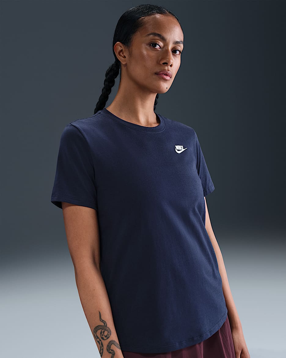 Nike Sportswear Club Essentials Women's T-Shirt - Obsidian/White