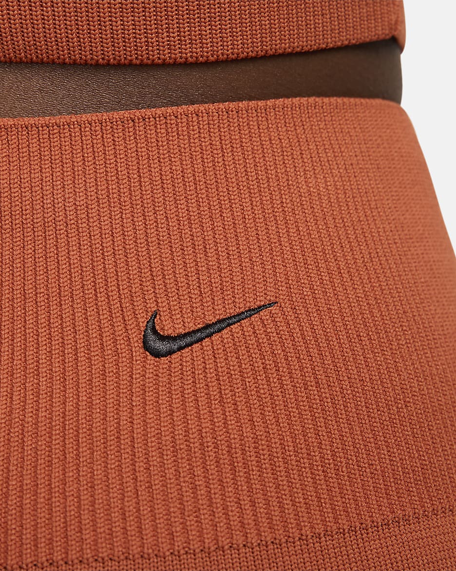 Nike Sportswear Chill Knit strakke broek met wijd uitlopende pijpen en hoge taille voor dames - Burnt Sunrise/Zwart