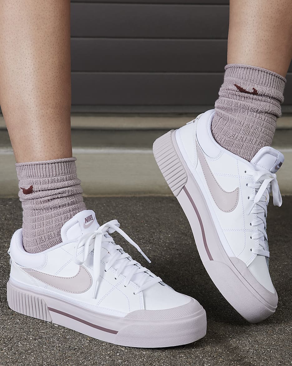 Calzado para mujer Nike Court Legacy Lift - Blanco/Malva humeante/Violeta platino