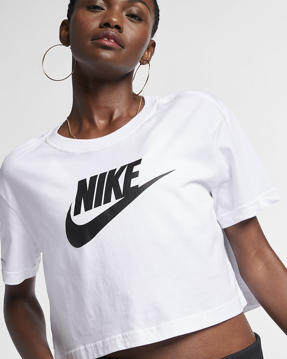 Nike Sportswear Essential Kurz-Logo-T-Shirt für Damen - Weiß/Schwarz