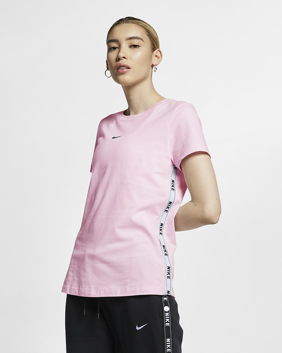 Nike Sportswear T-skjorte med logo til dame - Pink Foam/Hvit/Svart