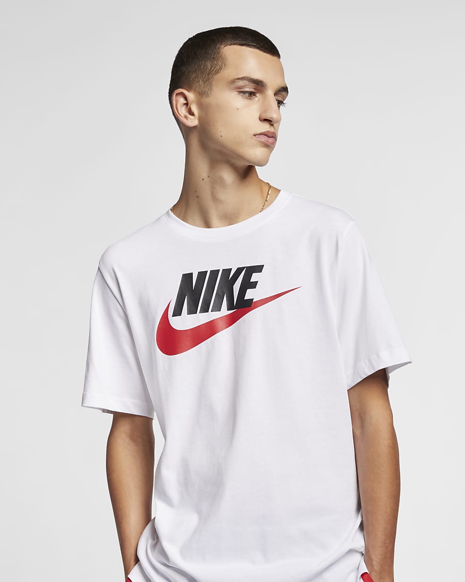 เสื้อยืดผู้ชาย Nike Sportswear - ขาว/ดำ/University Red