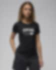 Low Resolution Jordan T-Shirt mit schmaler Passform und Grafik für Damen