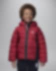 Low Resolution Silná péřová bunda Jordan s kapucí pro malé děti