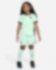 Low Resolution Trzyczęściowy strój dla małych dzieci Nike Dri-FIT Chelsea F.C. 2023/24 (wersja trzecia)