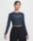 Low Resolution Nike Sportswear Chill Knit kort, aansluitend T-shirt met graphic en lange mouwen voor dames