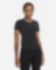 Low Resolution Kortærmet Nike Dri-FIT UV One Luxe-trøje i standardpasform til kvinder