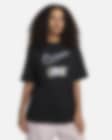 Low Resolution Nike Sportswear T-Shirt mit Grafik für Damen