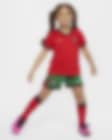 Low Resolution Conjunto de três peças de futebol de réplica Nike do equipamento principal Stadium Portugal 2024 para criança