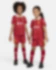 Low Resolution Replika fotbalové 3dílné soupravy Nike Liverpool FC Stadium 2024 pro malé děti, domácí