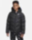 Low Resolution Kurtka z kapturem i syntetycznym wypełnieniem dla dużych dzieci Nike Sportswear