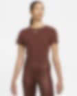 Low Resolution Γυναικεία κρουαζέ κοντομάνικη μπλούζα με κανονική εφαρμογή Nike Dri-FIT One Luxe
